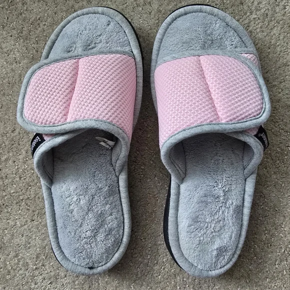 Women's isotoner Sport Adjustable Slide Slippers - Picture 3 of 6